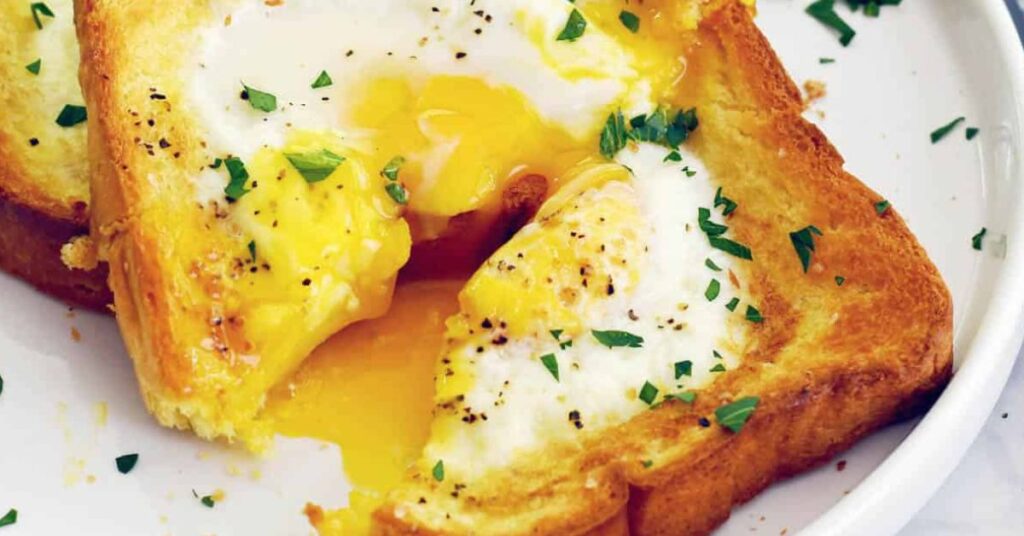 gg cooked inside toast with a round cut-out on top, Weight Watchers friendly breakfast